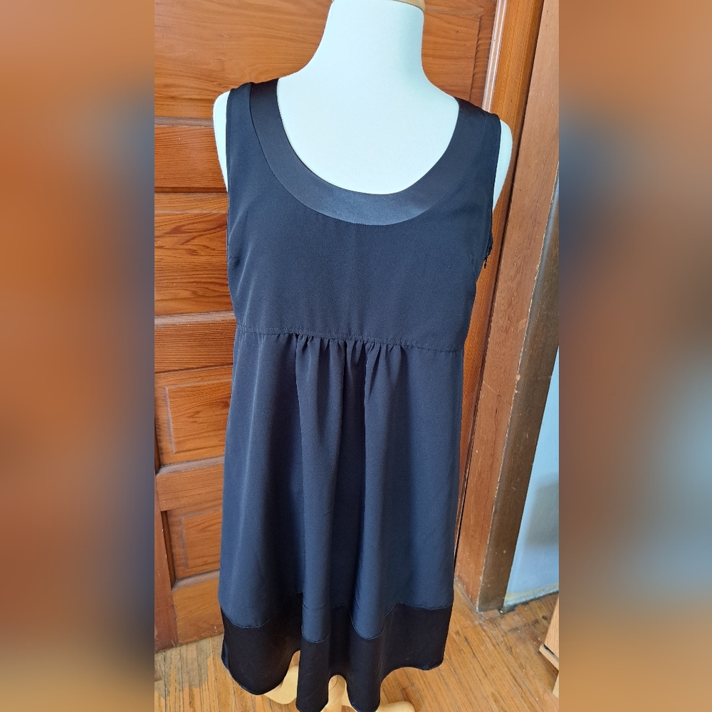 Vera Wang Simply Vera black midi dress, side zip. Size 10 Nice LBD